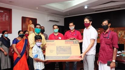 ഓണ്ലൈന് ക്ലാസ്;ആദിവാസി കോളനികളിലെ വിദ്യാര്ഥികള്ക്ക് ടിവി സംഭാവന നൽകി എസ്.ടി പ്രമോട്ടര്മാര്