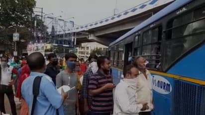 শনিবারেও  বেসরকারি বাস সেভাবে রাস্তায় নামেনি, চরম দুর্ভোগে যাত্রীরা