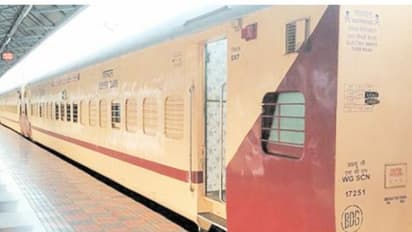 ട്രെയിന് മുന്നിൽ സെൽഫിയെടുക്കാന് ശ്രമം; കൊല്ലത്ത് വിദ്യാര്ത്ഥിക്ക് പരിക്കേറ്റു