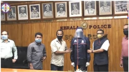 മോഹൻലാലിന്റെ വിശ്വശാന്തിഫൗണ്ടേഷന്‍ പൊലീസിന് പ്രതിരോധ ഉപകരണങ്ങള്‍ കൈമാറി