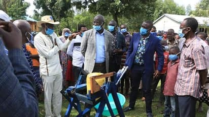 ಮರದಿಂದ ಸ್ಯಾನಿಟೈಸರ್ ಯಂತ್ರ ಆವಿಷ್ಕಾರ; 9ರ ಬಾಲಕನಿಗೆ ಕೀನ್ಯ ಅಧ್ಯಕ್ಷನ ಪುರಸ್ಕಾರ!