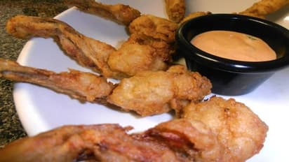 भारत के इस राज्य में चाव से खाई जाती है मेंढक की टांग, तो कहीं बनता है प्याज का हलवा