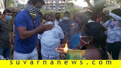 ಆರತಿ ಬೆಳಗಿ ಸೋನು ಸೂದ್‌ಗೆ ಇಡ್ಲಿ ಮಾರಾಟಗಾರರ ಧನ್ಯವಾದ