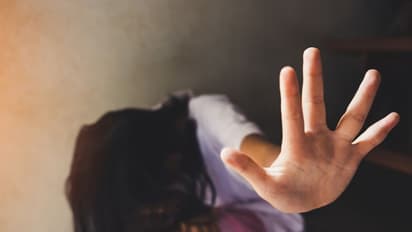 ಬಣ್ಣದ ಮಾತಿಗೆ ಮರುಳಾದ ಯುವತಿ..! ಪ್ರೀತಿಯ ಹೆಸರಲ್ಲಿ ದೈಹಿಕ ಸಂಪರ್ಕ ಬೆಳೆಸಿ ವಂಚನೆ