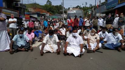 'കാട്ടാന ശല്യത്തിന് പരിഹാരം വേണം'; മൂന്നാർ - ഉടുമൽപ്പെട്ട അന്തർ സംസ്ഥാന പാത ഉപരോധിച്ച് എംഎല്എ