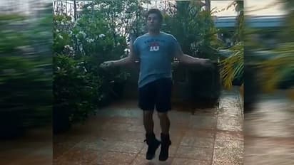 सचिन ने युवी के बेलन चैलेंज को अब तक पूरा तो नहीं किया, पर इस वीडियो से दिया फैन्स को खास मैसेज