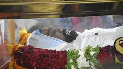 'ಮಾಮ ಬಂದಿದ್ದೀನಿ, ಕಣ್ಣು ಬಿಡೋ'; ಬಿಕ್ಕಿ ಬಿಕ್ಕಿ ಅತ್ತ ಅರ್ಜುನ್‌ ಸರ್ಜಾ!