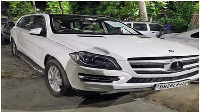 ആഡംബര വാഹനം റിവേഴ്സ് ചെയ്തപ്പോൾ അടിയിൽ പെട്ട് 10 മാസം പ്രായമുള്ള കുഞ്ഞിന് ദാരുണാന്ത്യം