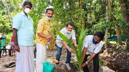 ഇനി തെങ്ങുകയറാന് ആളെ തിരയണ്ട, അതിനും ഈ ബാങ്ക് റെഡി, മാതൃകയായി കഞ്ഞിക്കുഴി