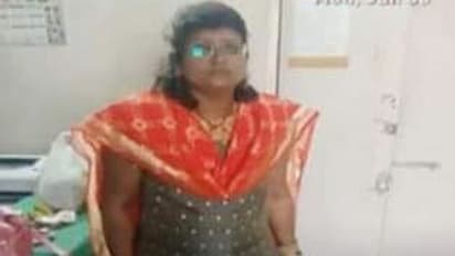 డాక్టర్ సుధాకర్ ను లాగే: తెరపైకి ఏపీలో దళిత మహిళా డాక్టర్ వివాదం