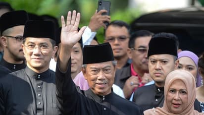 नियाजी को झटका, रिश्तों की इबादत लिखना चाहती है मलेशिया की नई सरकार