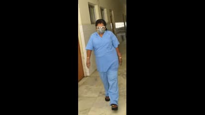 கொரோனா வார்டுக்குள் அதிரடியாக புகுந்த தமிழிசை..! நேரில் சென்ற ஒரே கவர்னர் இவர் தான்!