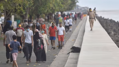 எல்லாம் கையை மீறி போச்சு...கொரோனா சமூக பரவலாக மாறிவிட்டது.. பொதுமக்களுக்கு அதிர்ச்சி கொடுத்த அமைச்சர்..!