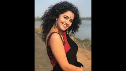 சன்னி லியோனை அடுத்து பிரபல நடிகையால் பரபரப்பு... வைரல் போட்டோவால் சோசியல் மீடியாவில் வெடித்த சர்ச்சை...!