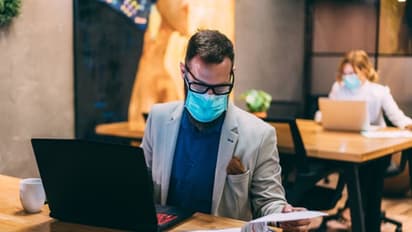 এই সময় নিরাপদ এবং সুস্থ থাকতে, অফিসে যাওয়ার সময় মেনে চলুন এই নিয়মগুলি