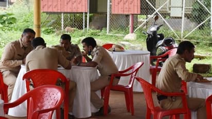 ಕೊರೋನಾ ವಾರಿಯರ್ಸ್‌ಗೆ ಔತಣಕೂಟ: ಸಚಿವರ ವಿರುದ್ಧ ಸರ್ಕಾರಕ್ಕೆ ದೂರು