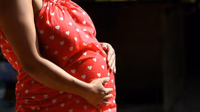 ফের অনার কিলিং-এর ঘটনা, গর্ভপাত করতে না চাওয়ায় নিজের ঘুমন্ত মেয়েকে শ্বাসরোধ করে খুন বাবা-মার