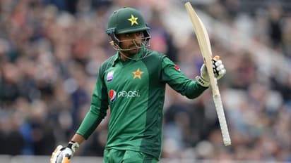 বিরাট কোহলিকে ছোঁয়াই লক্ষ্য বাবর আজমের,বললেন শোয়েব আখতার