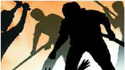 പെൺകുട്ടിക്ക് മൊബൈലിൽ സന്ദേശം അയച്ചു; യുവാവിന് മൂന്നംഗ സംഘത്തിന്റെ മർദ്ദനം