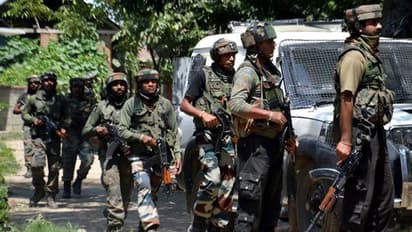 जम्मू-कश्मीर में सुरक्षा बलों ने फिर मार गिराए तीन आतंकी, 19 दिन में  35 आतंकी ढेर