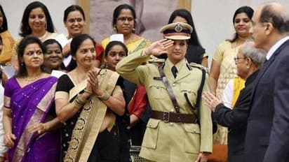 దైవ సేవ కోసం.. ఉద్యోగాన్ని వదలుకున్న ఐపీఎస్ అధికారిణి