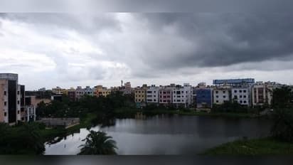 কলকাতায় মেঘলা আকাশ-বৃষ্টির পূর্বাভাস, রবিবার ফের ভাসতে চলেছে উত্তরবঙ্গ