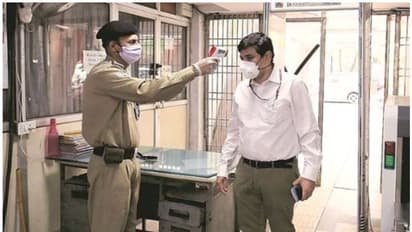 വീട്ടിൽ ഇരുന്ന് ജോലി ചെയ്യാൻ അനുവദിക്കണമെന്ന ആവശ്യവുമായി കേന്ദ്ര മന്ത്രാലയങ്ങൾ