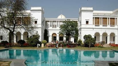 ১৫০ টা ঘর, ৮০০ কোটি টাকার পাতৌদি ভিলা, ১২০ বছর আগে ডিজাইন করা সইফের এই প্রাসাদ