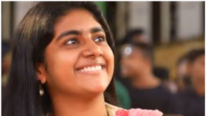 മേക്കപ്പ് ഇട്ട ഫോട്ടോകള്ക്ക് വിമര്ശനം, ഷോയില് പറഞ്ഞത് എന്തെന്ന് വ്യക്തമാക്കി മറുപടിയുമായി നിമിഷ