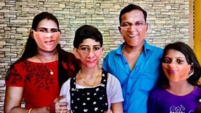 'മാസ്ക് ഈ വീടിന്റെ രക്ഷകൻ': കുടുംബചിത്രം പങ്കുവച്ച് ധര്മജന്