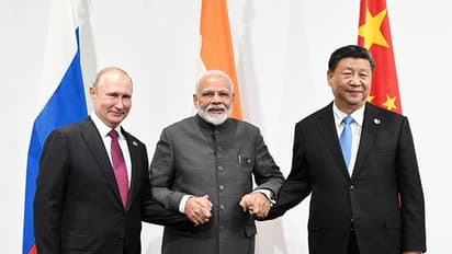 মধ্যস্থতা ছাড়াই দ্বন্দ্ব মিটবে বলছে 'বন্ধু' রাশিয়া, মস্কোয় চিনের সঙ্গে দ্বিপাক্ষিক বৈঠক নয় রাজনাথের