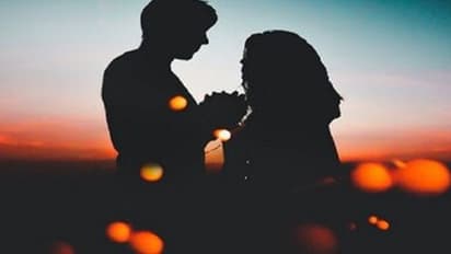 கணவரை பிரிந்த மகள்.. வேறு சாதி இளைஞருடன் கள்ளக்காதல்.. துடிதுடிக்க ஆணவக்கொலை செய்த பெற்றோர்.!