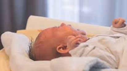 ತಡರಾತ್ರಿ ಆಂಬುಲೆನ್ಸ್ನಲ್ಲೇ ಹೆರಿಗೆ ಮಾಡಿಸಿದ ಚಾಲಕ..!