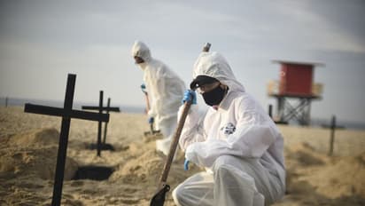 পুরুষশাসিত দেশে মৃত্যু প্রায় সাড়ে ৪ গুণ বেশি, কোন মন্ত্রে মারণ ভাইরাসকে জয় করছেন মহিলা প্রধানরা