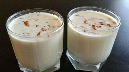 ഹെൽത്തിയും ടേസ്റ്റിയും; ബദാം മിൽക്ക് ഷേക്ക് ഉണ്ടാക്കിയാലോ...