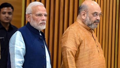 ஆட்சியை பிடிக்க சும்மா ரவுண்ட் கட்டி ஆப்பு அடிக்கும் அமித்ஷா... கெலாட் ஆதரவாளர்கள் வீட்டில் ஐடி ரெய்டு..!