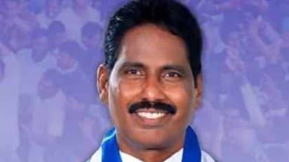 నందికొట్కూరు ఎమ్మెల్యే ఆర్ధర్ కారుపై దాడి