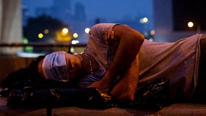 বেশি করে ঘুমালেই কি করোনা হবে জব্দ, দেখুন কী 'বৈজ্ঞানিক' দাওয়াই দিলেন পাক ধর্মগুরু