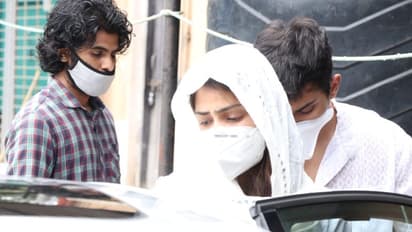 সুশান্তের মৃত্যুর পিছনে কি এই বাঙালি অভিনেত্রী, উত্তর খুঁজছে পুলিশ