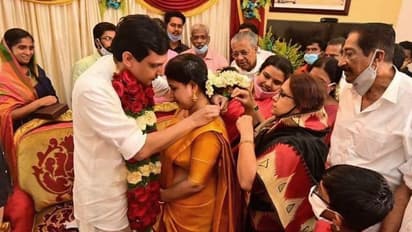 ಕೇರಳ ಸಿಎಂ ಪಿಣರಾಯಿ ವಿಜಯನ್‌ ಮಗಳನ್ನು ವರಿಸಿದ DYFI ಅಧ್ಯಕ್ಷ ಮುಹಮ್ಮದ್‌!