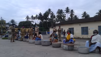 സാമൂഹിക അകലം ഉറപ്പാക്കാന്‍ വിഴിഞ്ഞം ഹാര്‍ബറില്‍ പുതിയ ക്രമീകരണം; ലംഘിച്ചാല്‍ കര്‍ശന നടപടിയെന്ന് പൊലീസ്