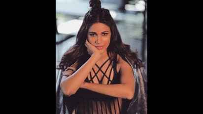 లావణ్య త్రిపాఠి: లాక్లు ఎత్తేసింది..అందాలు ఆరబోసేసింది