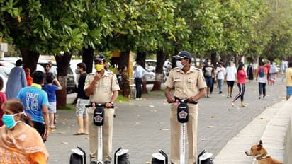 Photos: मुंबई, दिल्ली और चेन्नई... सबसे संक्रमित शहरों में कोरोना के खिलाफ कैसे चल रही जंग?