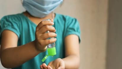 'വിഷാംശം കലര്ന്ന സാനിറ്റൈസര് വില്ക്കപ്പെടുന്നു'; മുന്നറിയിപ്പുമായി സിബിഐ