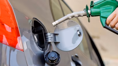 Petrol, Diesel Prices : कई दिनों के इजाफे के बाद फ्यूल की कीमत पर मिली राहत, जानिए कितने हो गए हैं दाम