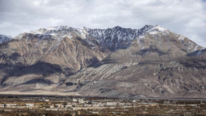 প্রতিরক্ষামন্ত্রীকে নিশানা করে '৫ ডাবলু' রাহুলের, লাদাখ ইস্যুতে সনিয়ার বিঁধলেন মোদীকে