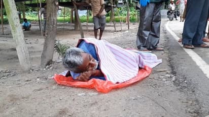অমানবিক, করোনা আতঙ্কে বৃদ্ধকে 'রাস্তায় ফেলে' দিলেন স্বাস্থ্যকর্মীরা