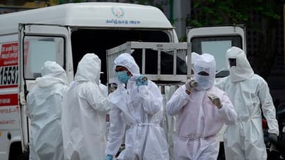 കൊവിഡ് 19: ബെംഗളൂരുവിൽ ശ്രീ ശ്രീ രവിശങ്കറിന്‍റെ ആശ്രമം അടക്കം കെയര്‍ സെന്‍ററാക്കും