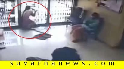 ಬ್ಯಾಂಕಿನ ಗಾಜಿನ ಬಾಗಿಲಿಗೆ ಡಿಕ್ಕಿ ಹೊಡೆದು ಮಹಿಳೆ ಸಾವು!