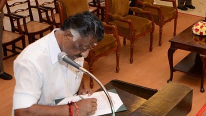 உயிருக்குப் போராடும் ஏழைகளின் சூழ்நிலையை சாதகமாக்கிக் கொள்வதா..? ஓ.பி.எஸ் கண்டனம்..!